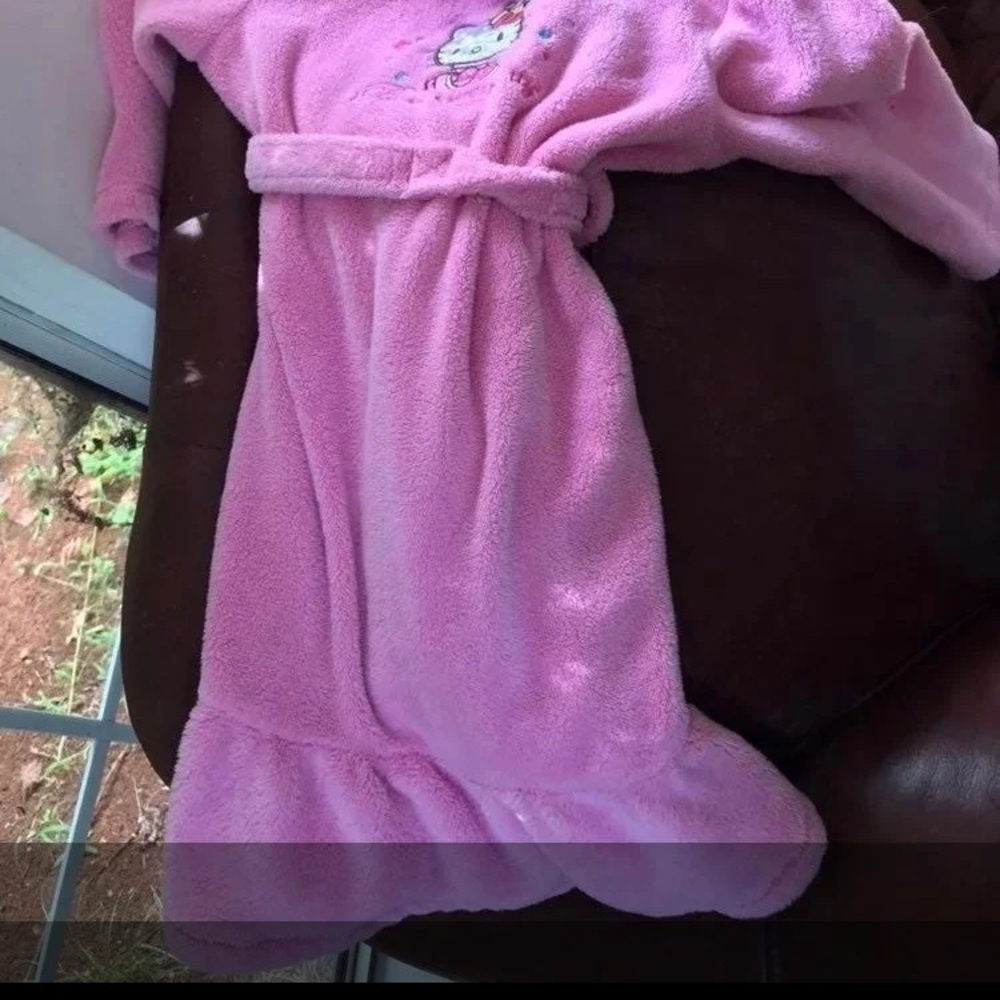 Hello Kitty Princess Robe - Picture 10 of 12